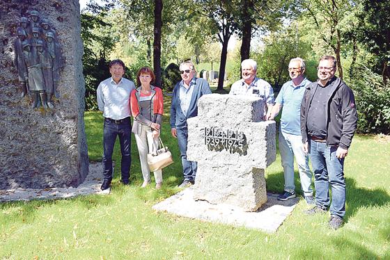 Das Poinger Kriegerdenkmal steht nun auf dem Gemeindefriedhof am Endbachweg.	Foto: Gemeinde Poing