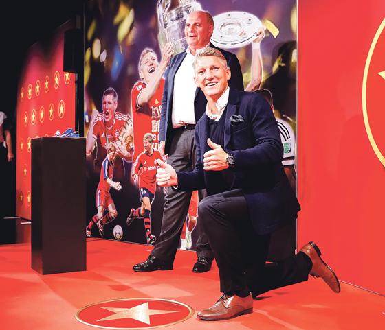 Der Stern ist enthüllt und Bastian Schweinsteiger somit das 18. Mitglied der Hall of Fame.	Foto: FCB Erlebniswelt