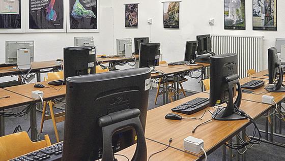 Der Lehrsaal des Senioren Computerclubs Moosach verfügt über zwölf Arbeitsplätze.	Foto: VA