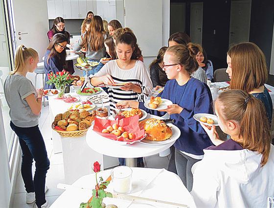 Mädchen ab 13 Jahren können beim nächsten Mädelsfrühstück der Freien Evangelischen Gemeinde teilnehmen.	F.: VA