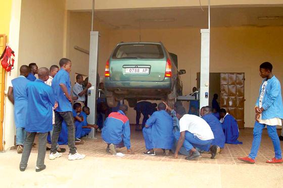 Der jüngste Ausbildungsberuf zum Kfz-Mechaniker kommt bei den jungen Togoern sehr gut an. 	Foto: privat