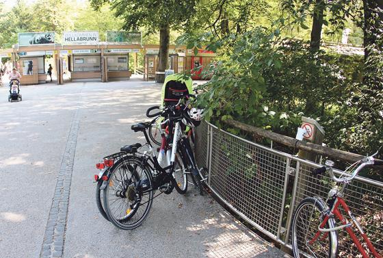 Die Zugänge zum Tierpark wie hier an der Isar könnten bald um Fahrrad-Parkhäuser bereichert werden. 	Foto: RedH