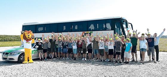 Zur Belohnung organisierte die Kreisverkehrswacht einen Ausflug für die ca. 50 Schülerlotsen. 	Foto: KVW Ebersberg