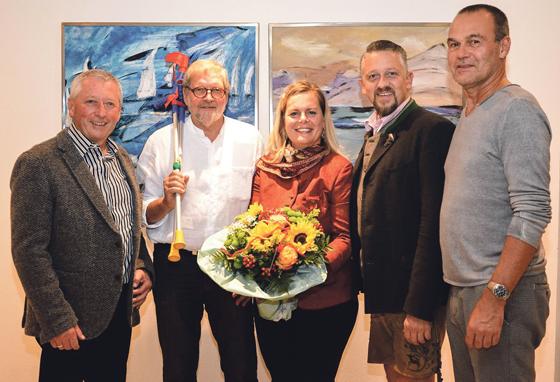 Helmut Hampel mit Dr. Wolfgang Haller, Elli und Thomas  Huber und Dr. Arthur Klaiber (v. li.). 	Foto: Golf-Club Elkofen