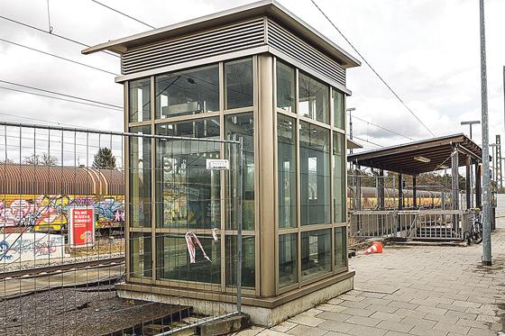Bis schätzungsweise Mitte Dezember werden am Haarer Bahnhof die Aufzüge erneuert. 	Foto: Gemeinde Haar