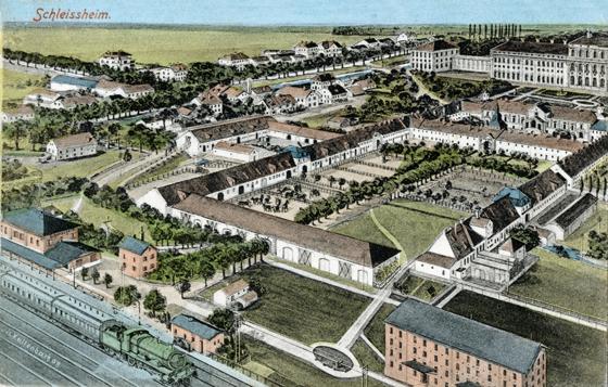 Eine litographierte Postkarte zeigt Oberschleißheim, wie es früher ausgesehen hat. Foto: VA
