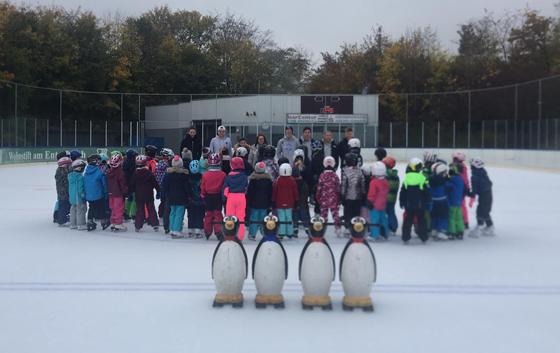 Zahlreiche Kinder lernten beim Herbstkurs das Schlittschuhfahren beim ERSCO im Eisstadion in Ottobrunn. Foto: ERSCO