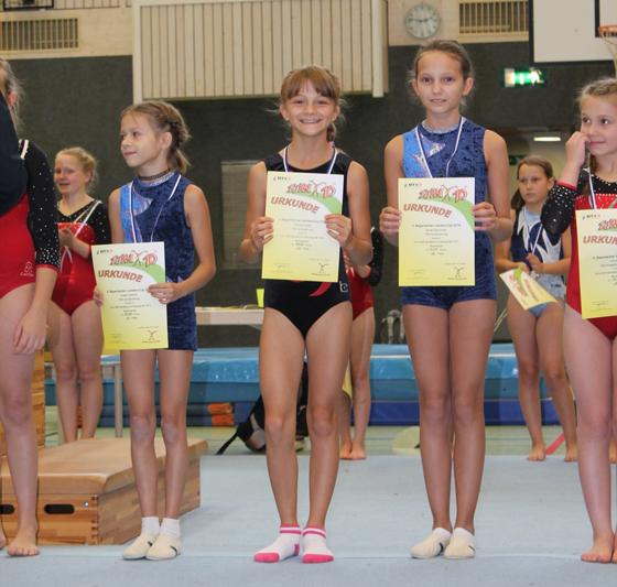 Simona Golik (in der Mitte) wurde beim Wettkampf Zehnte. Foto: Verein