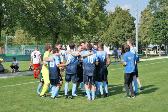 Die Erste Herrenmannschaft des TSV Ottobrunn hofft auch zahlreiche Spender für den weiteren Aufbau der Mannschaft. Foto: VA