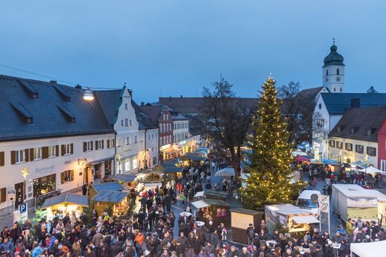 Am 24. und 25. November verwandelt sich der Ebersberger Marienplatz zu einen gemütlichen Christkindlmarkt. Foto: Susanne Hast