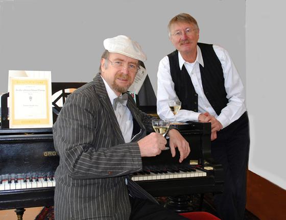 Autor und Liedermacher Heinz Steinbacher mit dem Musiker Thomas Landsiedel