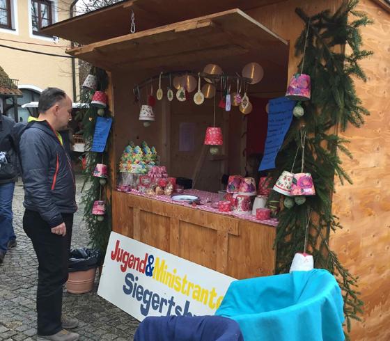 In Siegertsbrunn wird am ersten Adventswochenende zum Christkindlmarkt in der Bahnhofstraße eingeladen. Foto: VA