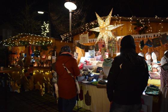 Es weihnachtet sehr auf dem Christkindlmarkt in Neubiberg, der am 1. Adventswochenende stattfindet. Foto: Prüller
