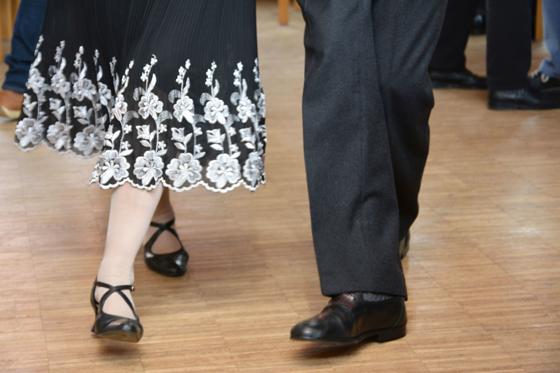 Der nächste Tanztee findet in Unterhaching im Pfarrsaal von St. Birgitta statt. Foto: VA