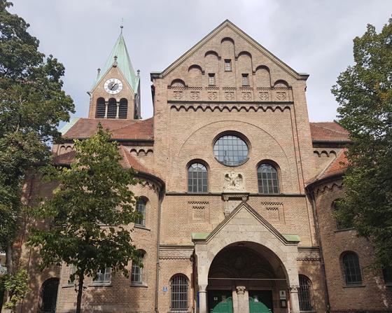 Die evangelische Kirche St. Johannes am Preysingplatz. Foto: bs
