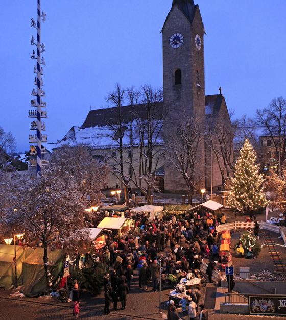 Am dritten Adventswochenende findet auf dem Holzkirchner Marktplatz der stimmungsvolle WeihnachtsZauber statt. Alle sind herzlich eingeladen. Foto: VA