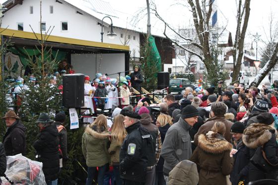 Am 3. Adventssonntag findet traditioneller Weise der Hohenbrunner Christkindlmarkt auf dem Rathausplatz statt. Foto: VA