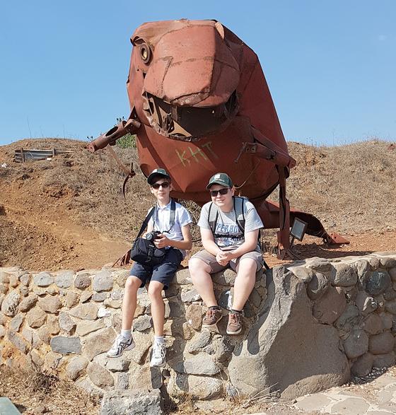 Theo (l.) und Luc auf den Golanhöhen.	Foto: privat