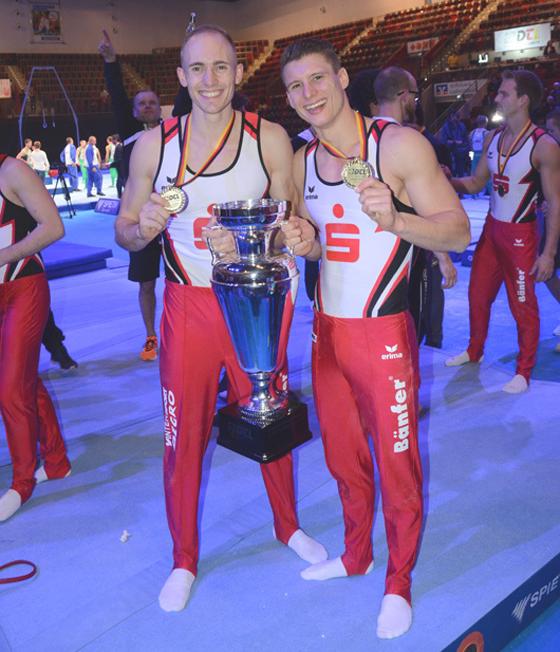 Jakob Paulicks und Lukas Dauser (rechts) freuen sich über ihre Goldmedaille. Foto: Paulicks
