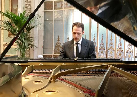 Erfolgreich am Piano: In Zusammenarbeit mit dem Bayerischen Rundfunk sind für die Sendung Pour le Piano Produktionen entstanden, zuletzt eine Aufnahme aller Chopin-Etüden. F: VA