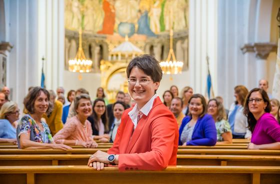 Dr. Angelika Tasler leitet und gestaltet die Kirchenmusik in St. Anna. Foto: 2018 Lili Luu Photography