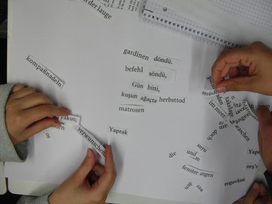 Collagearbeit der Schülerinnen und Schüler des Türkisch-Deutschen Lyrik-Workshops. Foto: © Karin Fellner