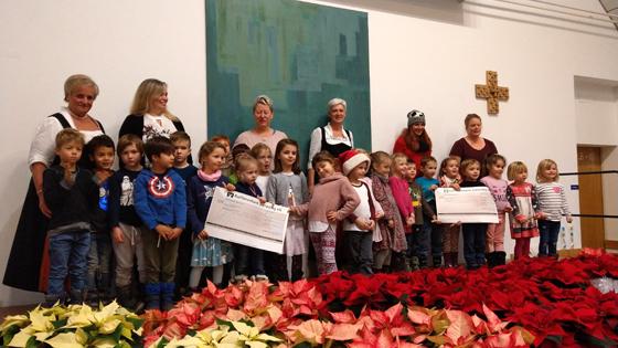 Die Kindergärten St. Georg, Pöring und des AWO-Kindergartens Zorneding in der Lärchenstraße erhielten eine Spende in Höhe von jeweils 1000 Euro. Foto: VA