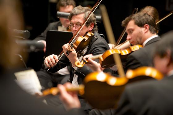 Die Tschechische Kammerphilharmonie Prag gehört zu den renommiertesten klassischen Ensembles. Das beweist sie auch am 3. Januar im Carl-Orff-Saal. Foto: Christian Rudnik