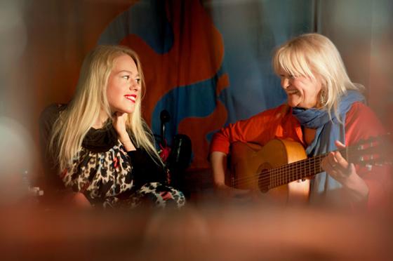Besonderes Musikduo: Kika und Lucy Wilke begeistern mit ihrer Musik seit 2014. Foto: VA