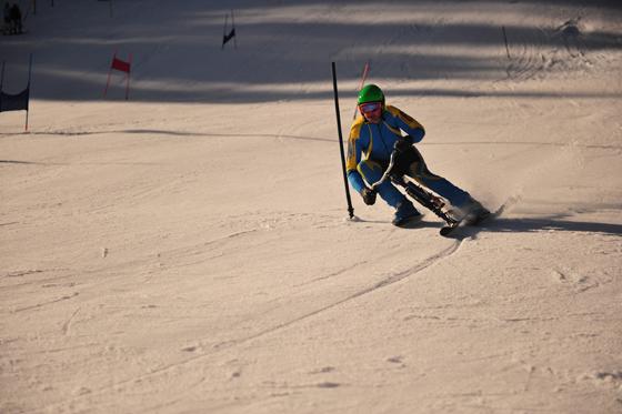  Rennläufer Benedikt Bachmair vom Skibobclub Ottobrunn beim Training am Weltcuphang in Lenggries. Foto: VA