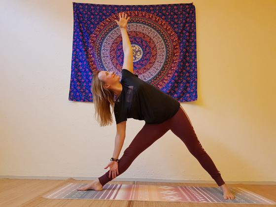 Ina Bendixen führt beim Schnupperabend am 28. Januar ins Vinyasa Flow Yoga ein. Foto: VA