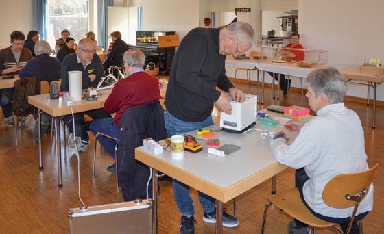 Eine echte Institution: das Ramersdorfer Repair Café in der Gustav-Adolf-Gemeinde. Foto: VA