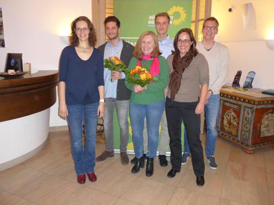 Die Mitglieder des Vorstandes (v.l.): Marion Seitz, Simon Melardi, Sabine Maier, Valentin Wiedenhofer, Jacqueline Reddig und Robert Bayer. Foto: Partei