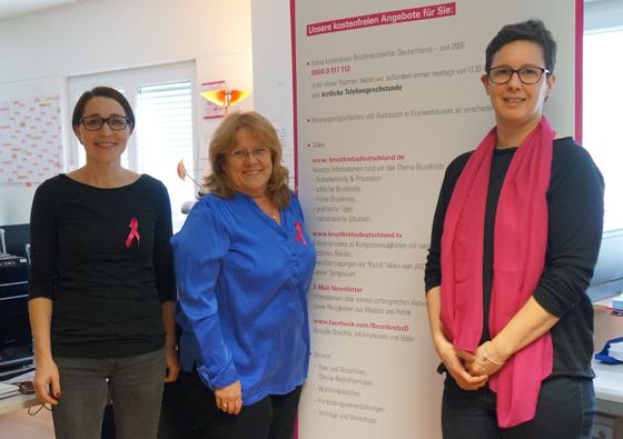 Das Team von Brustkrebs Deutschland e.V. sucht Unterstützung. Es freuen sich auf freundliche Kollegen (v. l.) Manuela Sturm, Renate Haidinger und und Ivana Slade. Foto: hw