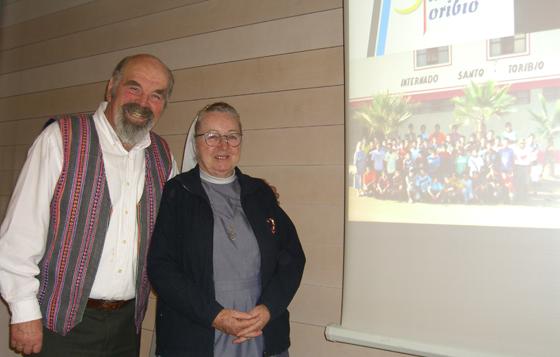 Schwester Rebekka mit Dr. Fritz Bayerlein, dem Vorsitzenden des Peruvereins. Foto: Peruverein/Angerer