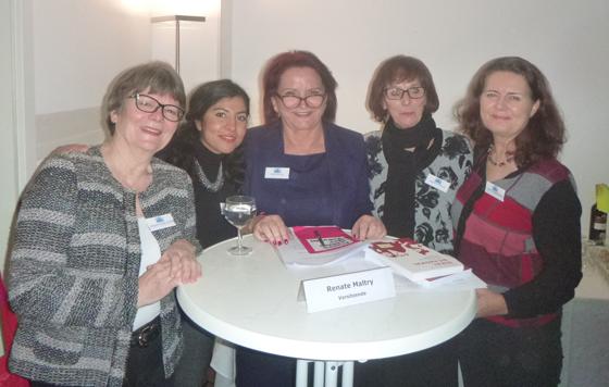Die Vorstandschaft des Stadtbunds Münchner Frauenverbände mit der Vorsitzenden Renate Maltry (Mitte) beim Jahresempfang Ende Januar. Foto: SMF
