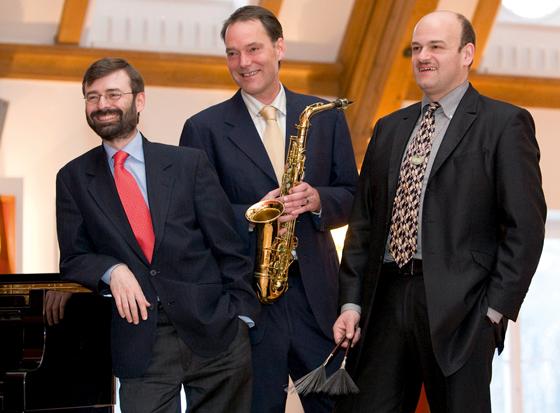 Das Jazz-Trio »Three wise men« (v.l.): Rossano Sportiello (piano), Frank Roberscheuten (sax) und Martin Breinschmid (drums).	Foto: privat