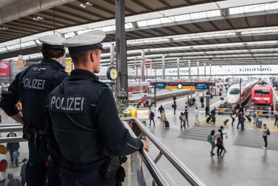 Auch wenn sie helfen wollen: Das Sicherheitspersonal an den Bahnhöfen ist oft Angriffen ausgesetzt. Foto: Bundespolizei