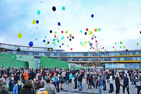 99 Luftballons und sogar mehr wurden im OMG losgelassen. Foto: Hans Katzenbogner
