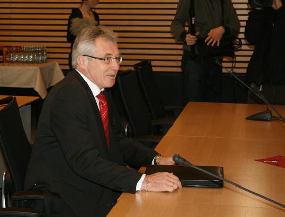 Werner Jakstat bei seiner Anhörung durch den Thüringer NSU-Ausschuss im Dezember 2013. Foto: CC BY-SA 4.0