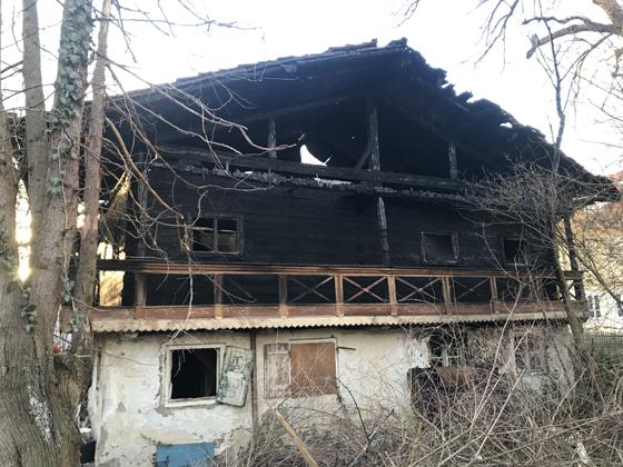 Ein unter Denkmalschutz stehendes altes Bauernhaus ist in der Nacht vom 9. auf den 10. März niedergebrannt. Die Ursache ist noch unklar. Foto: hw
