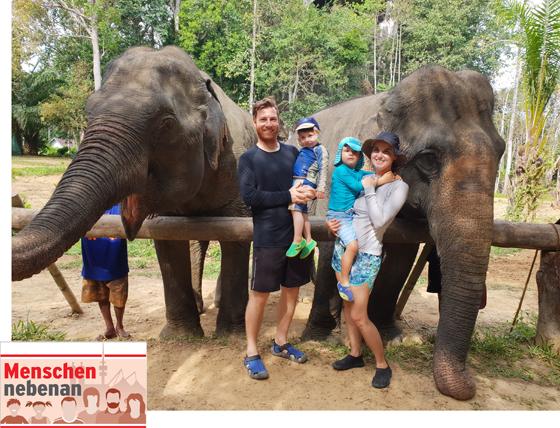 Erste Station der Weltreise von Familie M. aus Bogenhausen war Thailand, wo sie zwei liebevollen Elefantendamen begegneten. Foto: privat