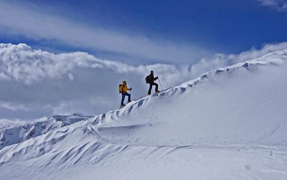 Am letzten März-Wochenende führen Tobias Ametsbichler und Walter Zieglmeier auf die Wildspitze (3.770m). Foto: VA