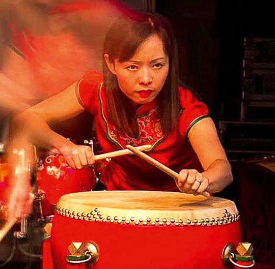 Die Musikerin Ping Xu entlockte ihrer Trommel tiefe und helle Töne.	Foto: VA