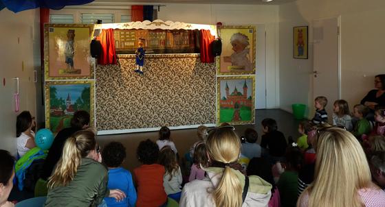 Neben Bastelspaß gibt es um 15.00 Uhr ein Kasperl-Theater für die kleinen Besucher. Foto: VA