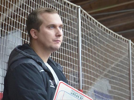 Trainer Dominik Quinlan hat seinen Vertrag beim EHC Klostersee verlängert und wird damit weiterhin die Richtung für die Bayernliga-Truppe vorgeben. Foto: smg/CU