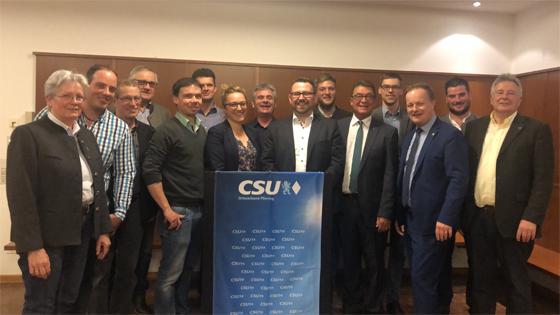 Zukunftsfähig aufgestellt: der neue Vorstand des CSU-Ortsvereins Pliening. Foto: Partei