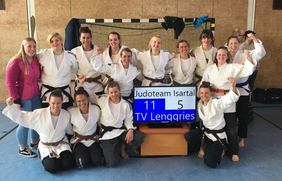 Die Judo-Damenmannschaft des TuS Holzkirchen konnte mit elf Siegen in die neue Saison starten. Foto: VA