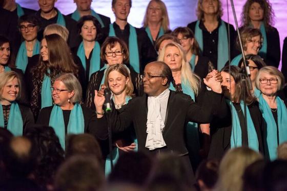 Der Munich Mass Choir singt unter der Leitung von Michael Flannagan. Foto: VA