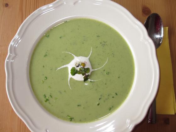 Sieht gut aus, schmeckt gut und tut noch viel besser: Die "Grüne Suppe" nach einem Rezept von Anita Himmer. Foto: VA